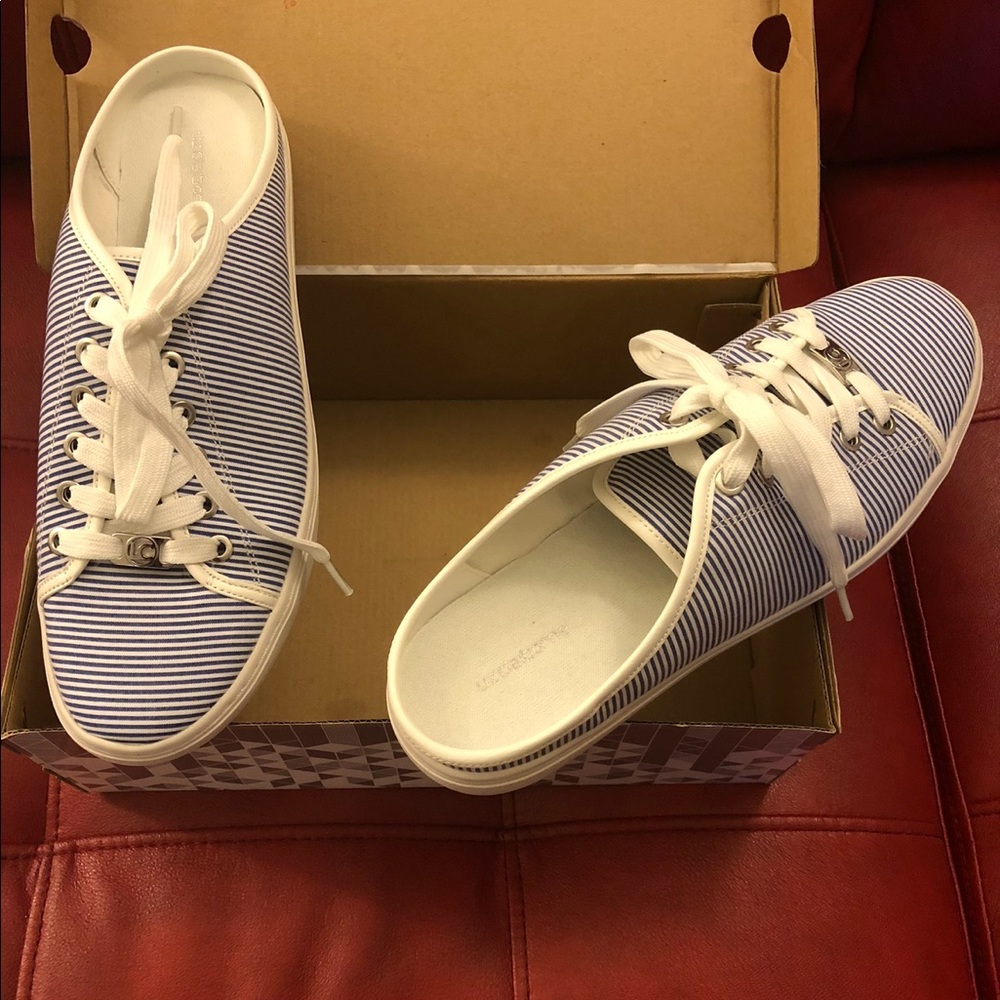 NEW, “Never Worn” Liz Claiborne slide-in Sneakers - Picture 2 of 2
